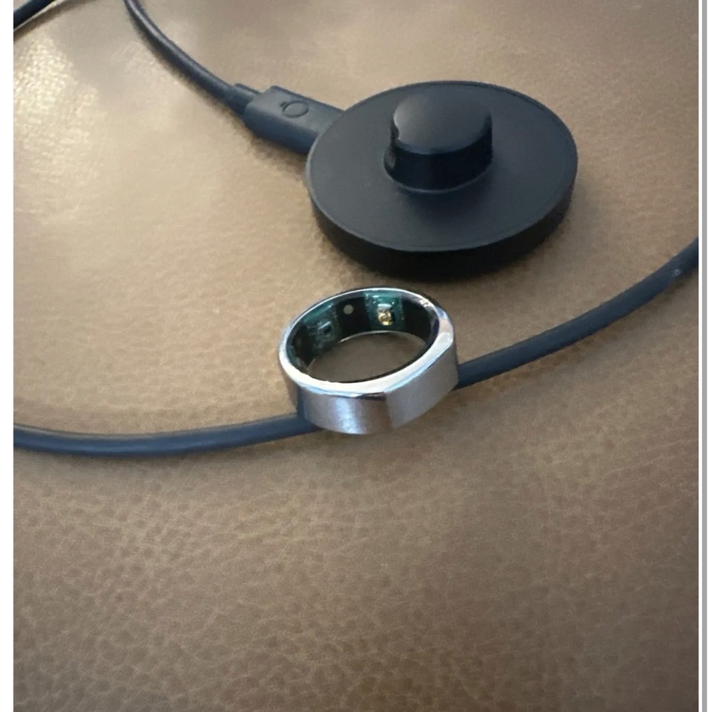 Oura Ring Gen 2 Size 9 Silver with Charger
